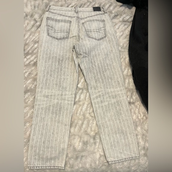 American Eagle Mom Jean - Picture 4 of 4